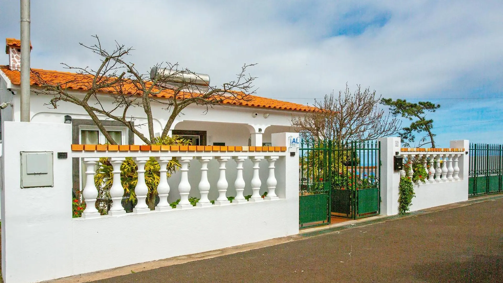 פארק נופש קאניקו Private House Bungalows Mountain פורטוגל